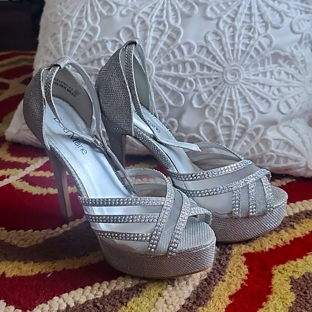 Women's shoes